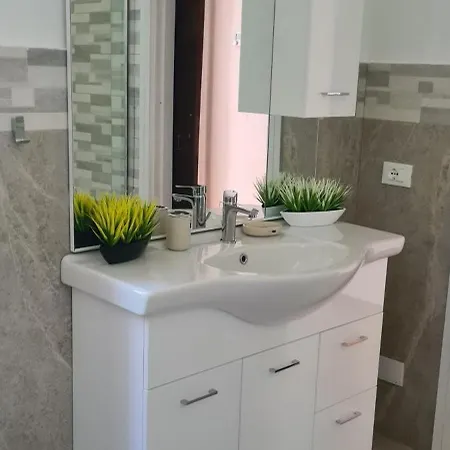 Ele&ana Vacation Apartment Graveglia